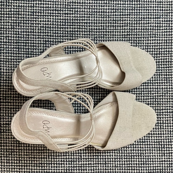 NWOT Impo cream kitten heel - Picture 2 of 5